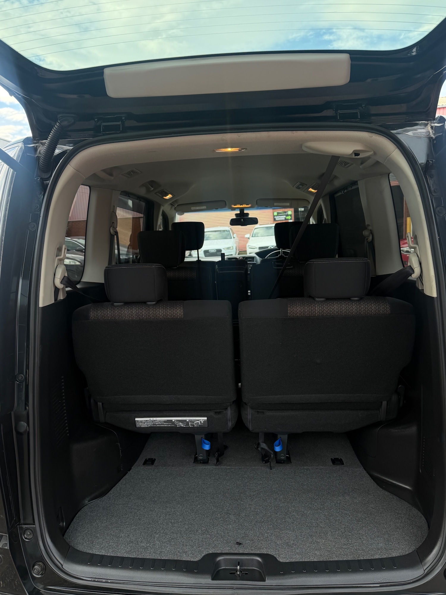 Used Nissan Serena 2016 for sale - 76941114: Photo 10