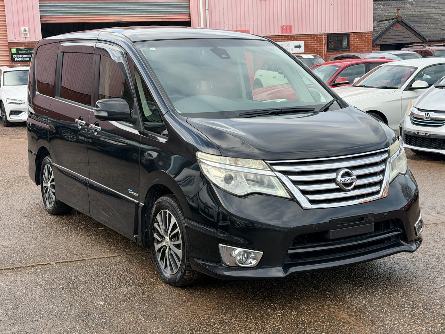 Used Nissan Serena 2016 for sale - 76941114: Photo 3