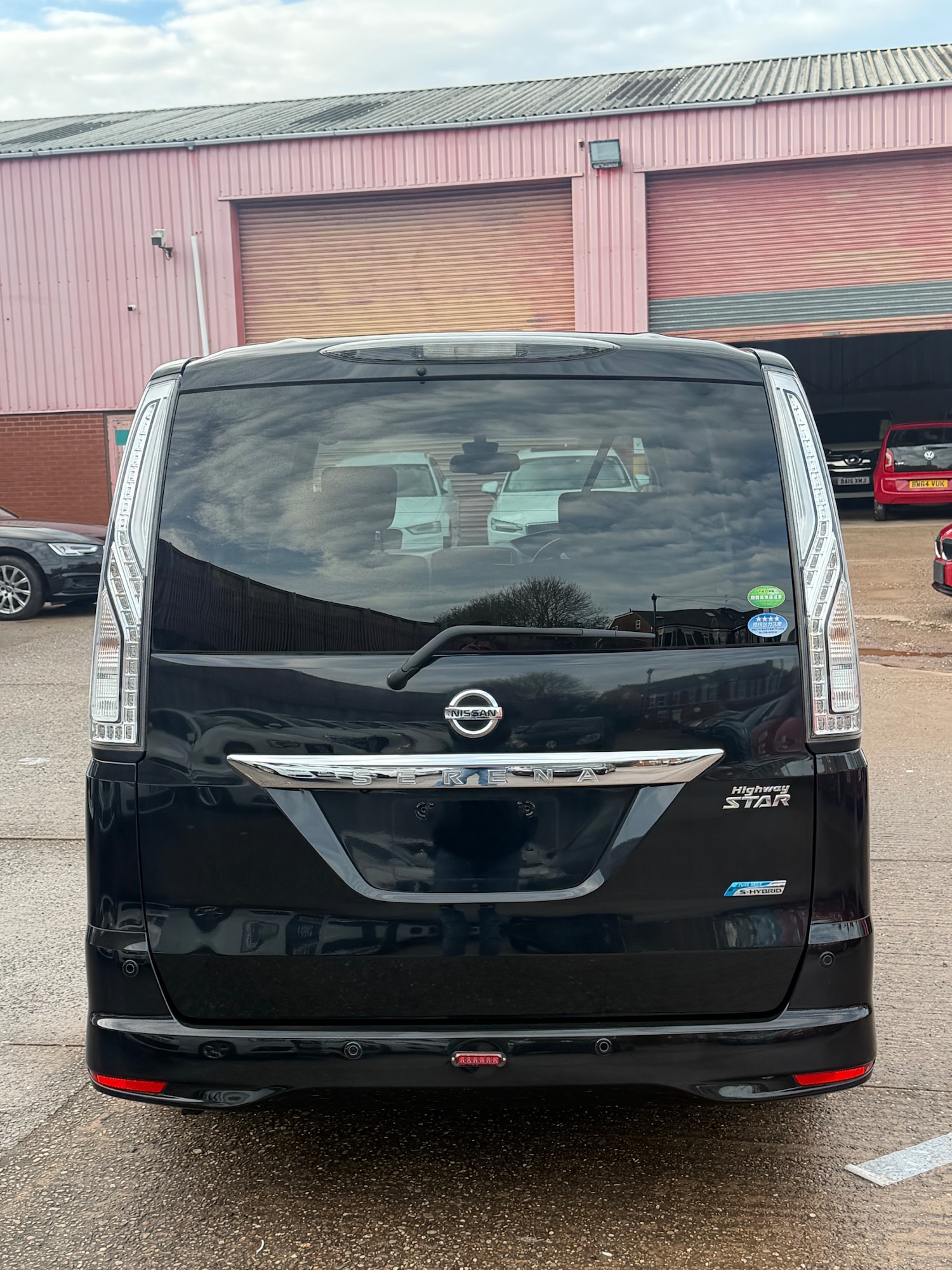 Used Nissan Serena 2016 for sale - 76941114: Photo 4