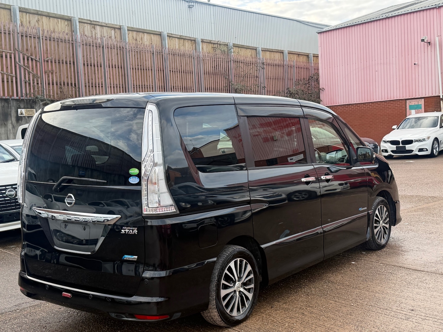 Used Nissan Serena 2016 for sale - 76941114: Photo 5