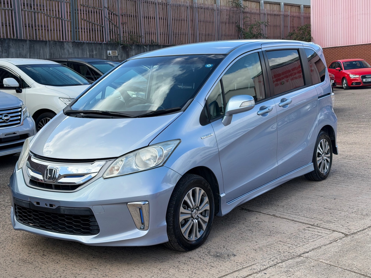 Used Honda Freed 2011 for sale - 76120478: Photo 2