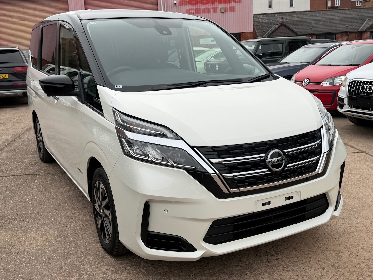 Used Nissan Serena 2020 for sale - 77809333: Photo 2
