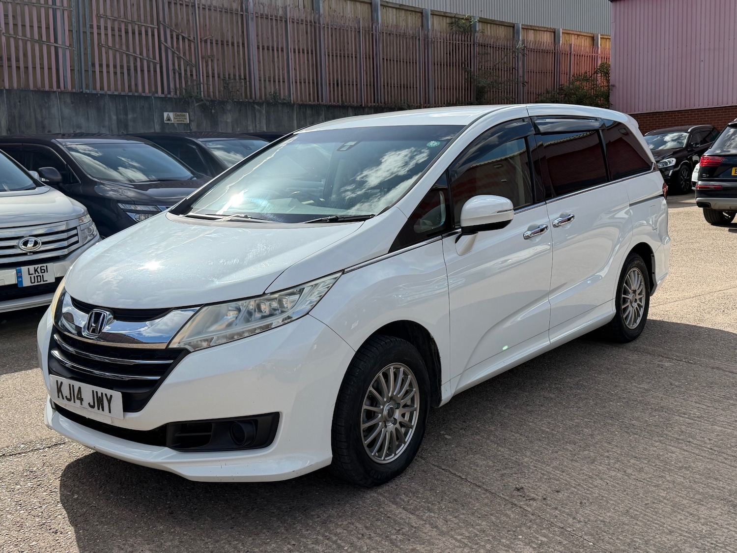 Used Honda Odyssey 2014 for sale - 77890258: Photo 3