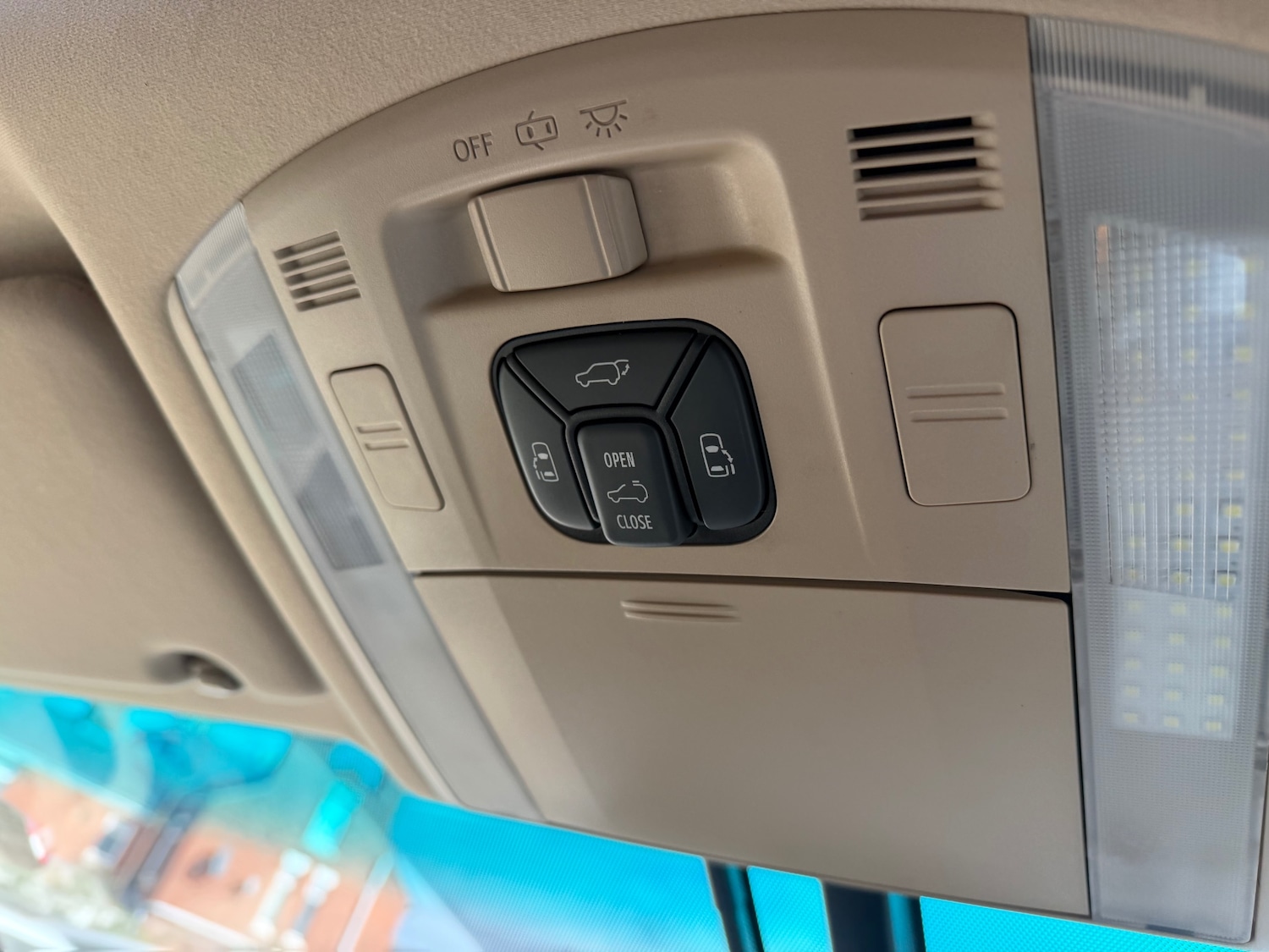 Used Toyota Vellfire 2012 for sale - 77872943: Photo 18