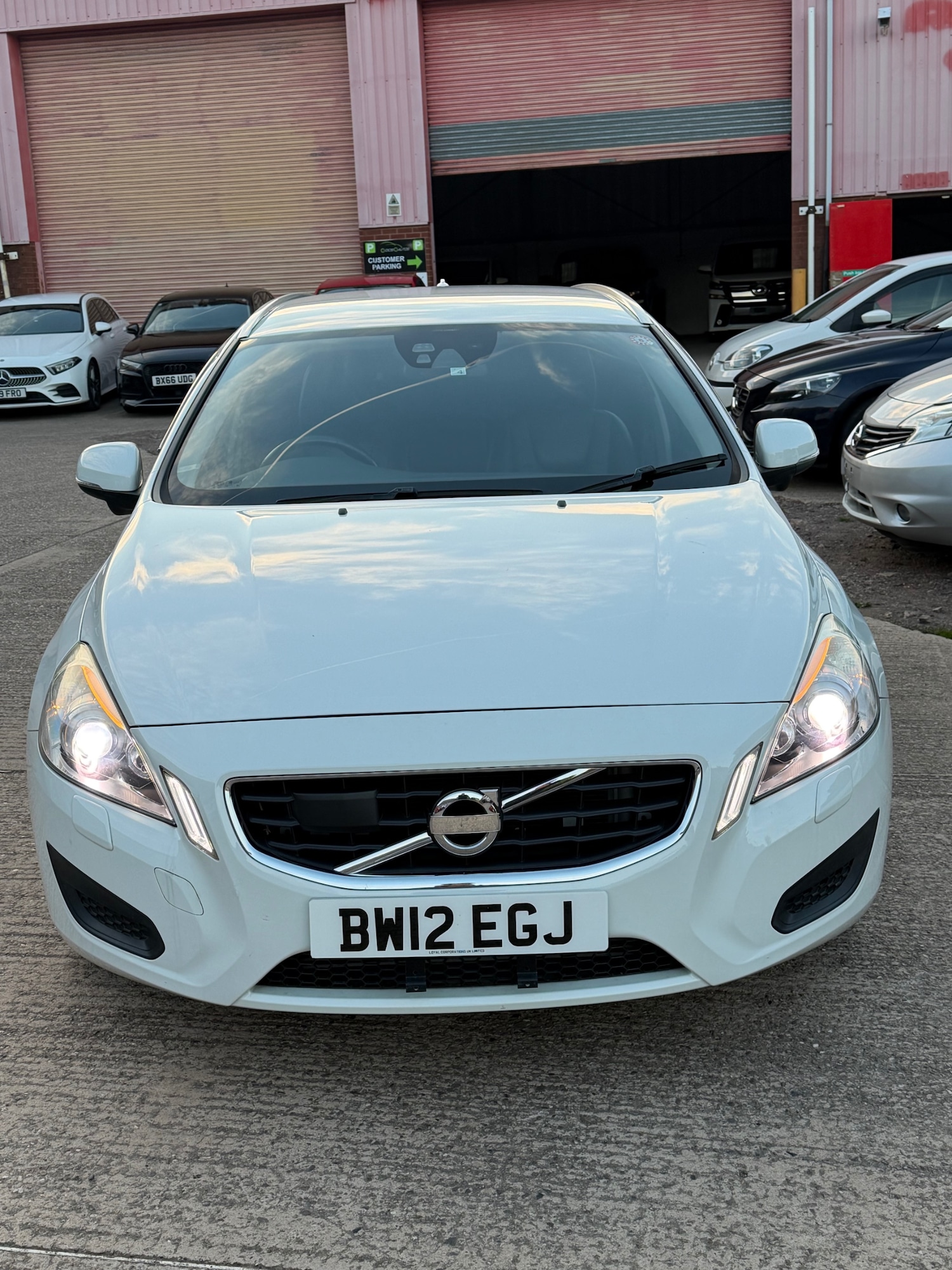 Used Volvo V60 2012 for sale - 75866472: Photo 1