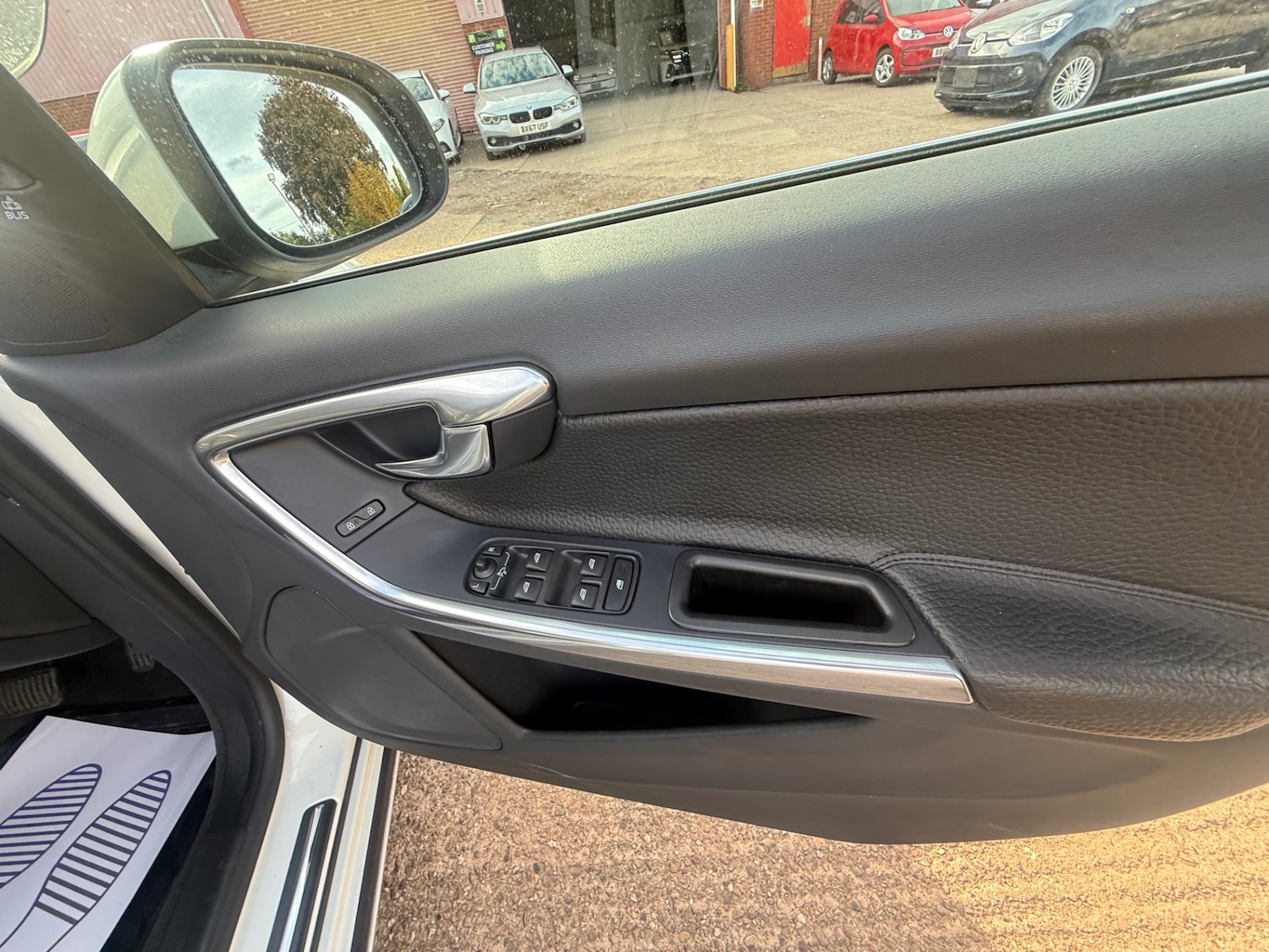 Used Volvo V60 2012 for sale - 75866472: Photo 12