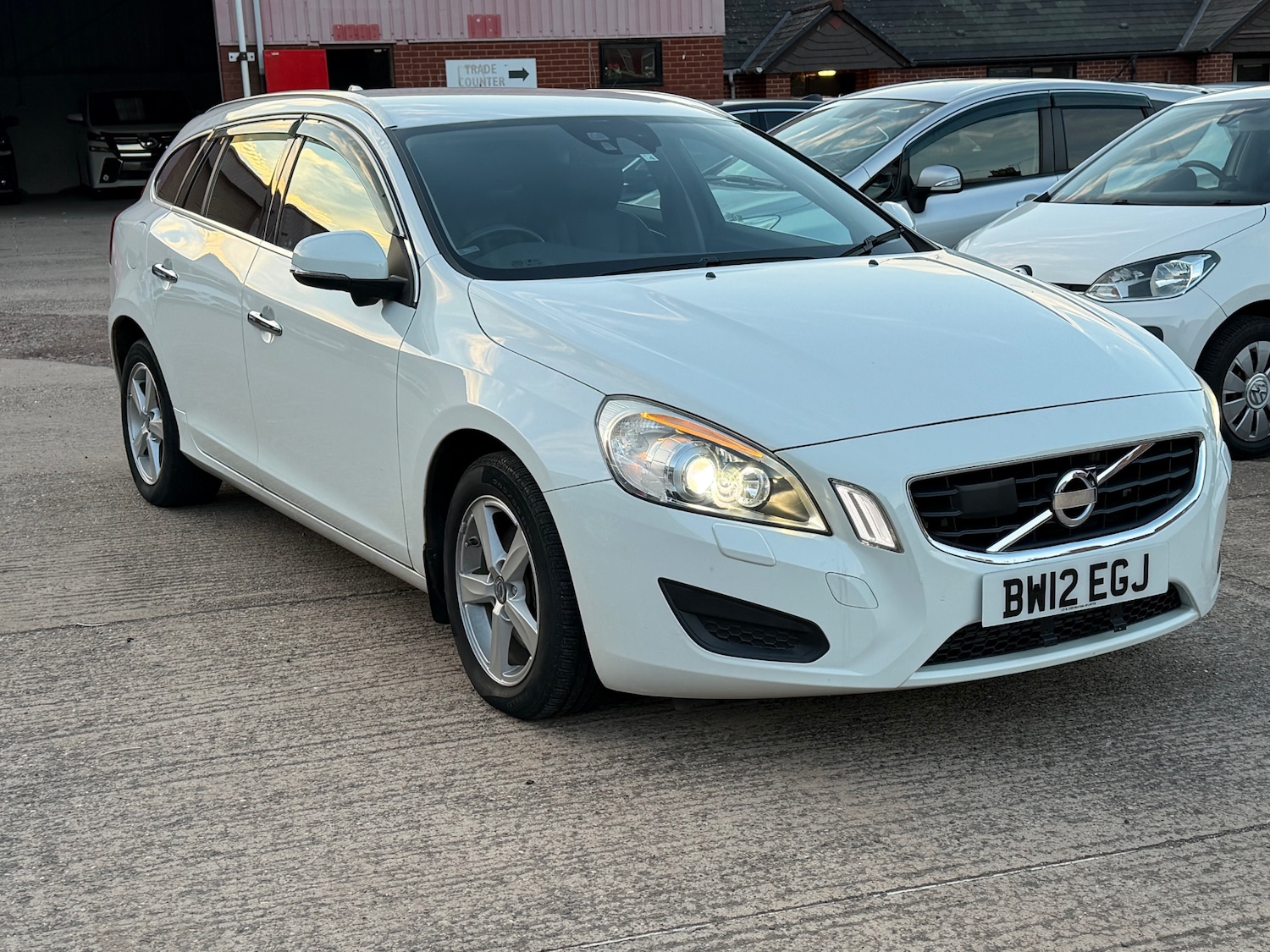 Used Volvo V60 2012 for sale - 75866472: Photo 3