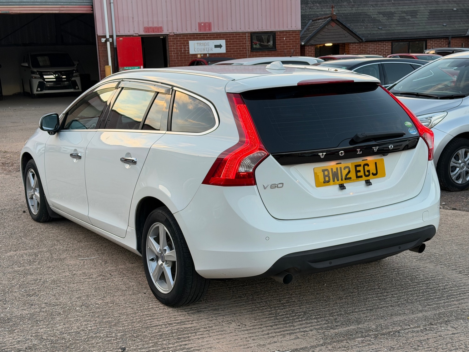 Used Volvo V60 2012 for sale - 75866472: Photo 6