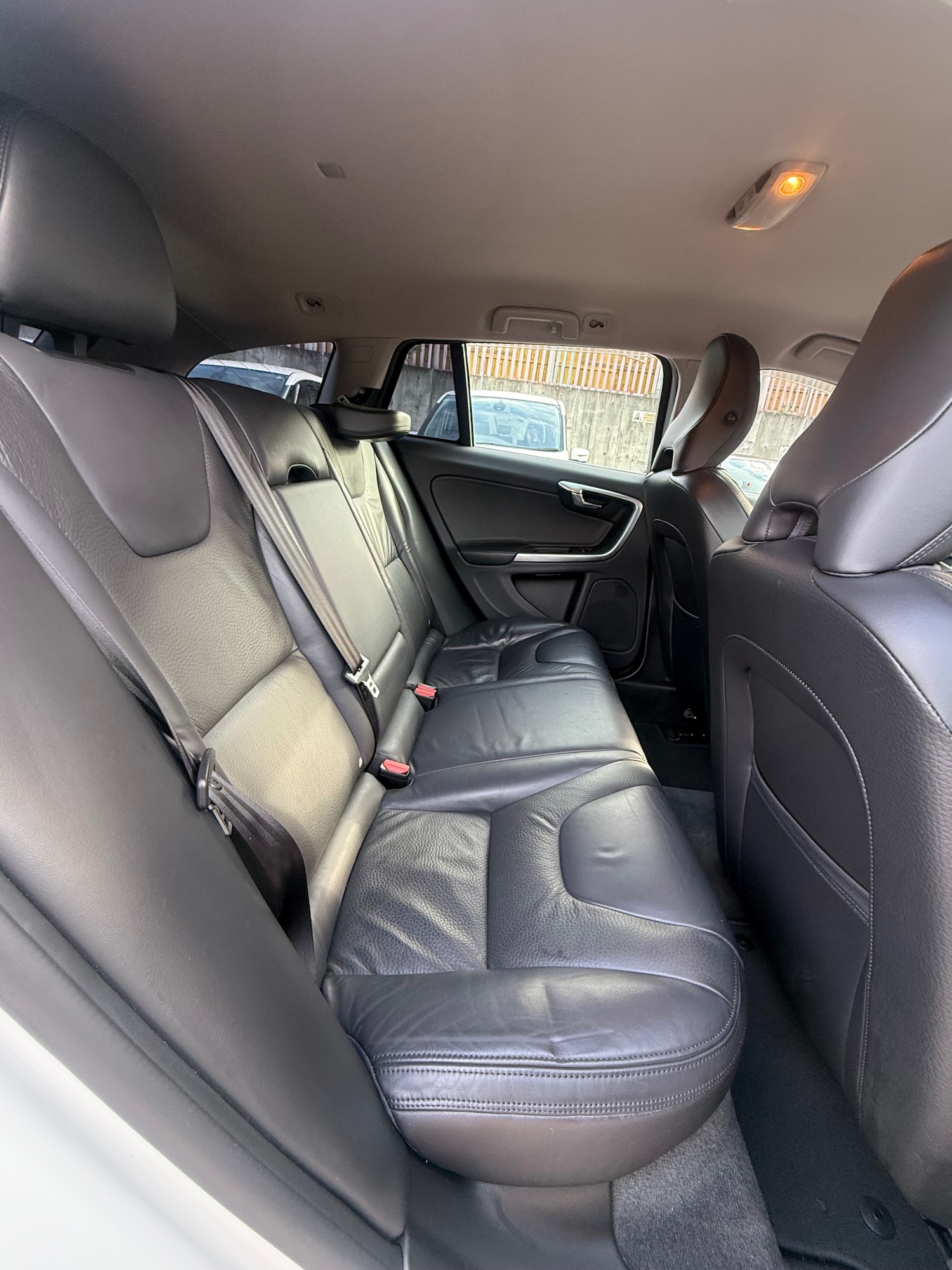Used Volvo V60 2012 for sale - 75866472: Photo 8