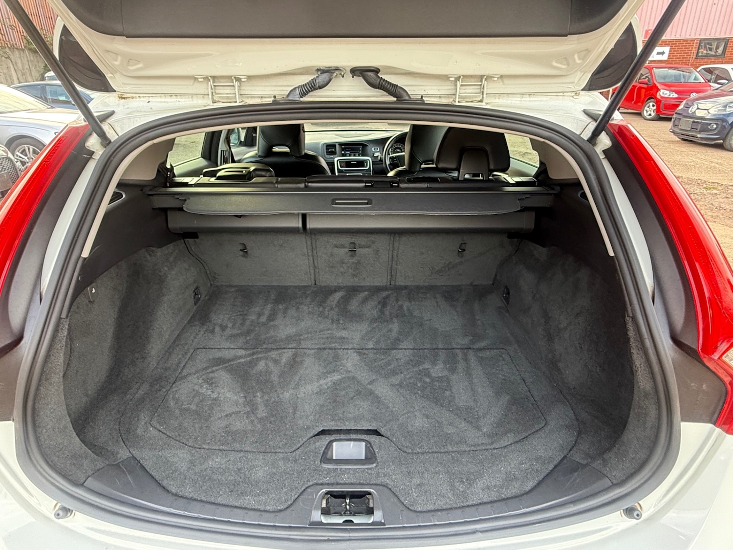 Used Volvo V60 2012 for sale - 75866472: Photo 9
