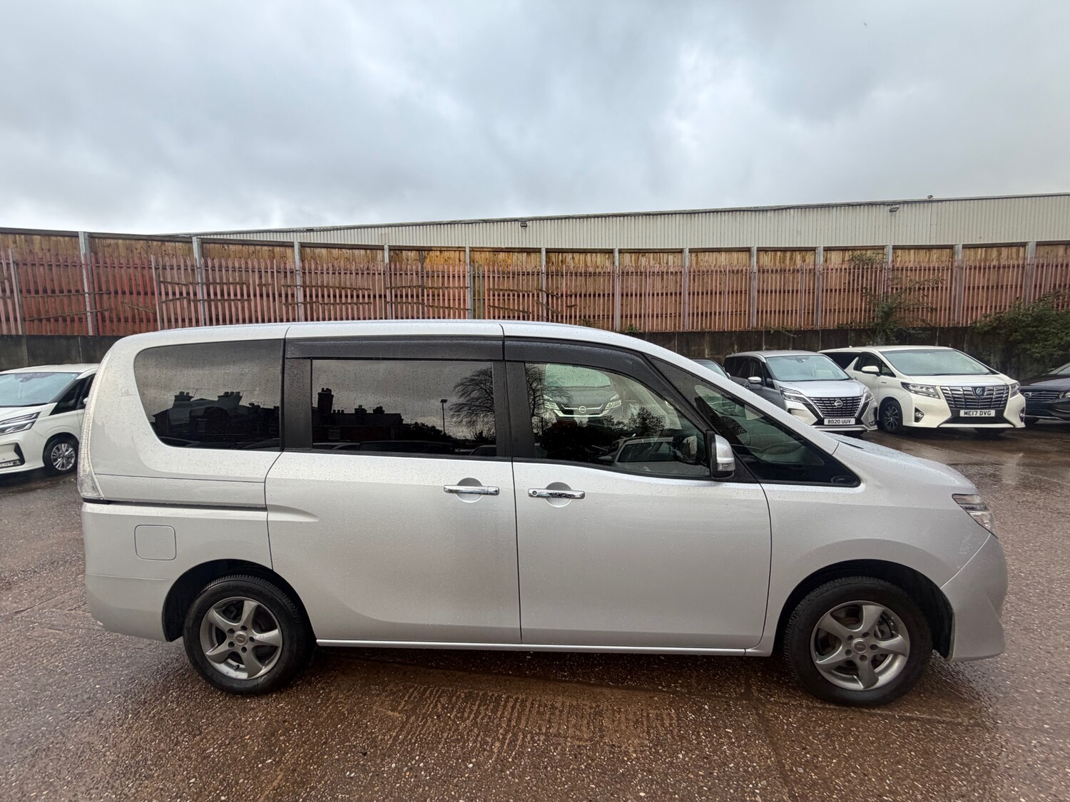 Used Nissan Serena 2015 for sale - 77897243: Photo 7