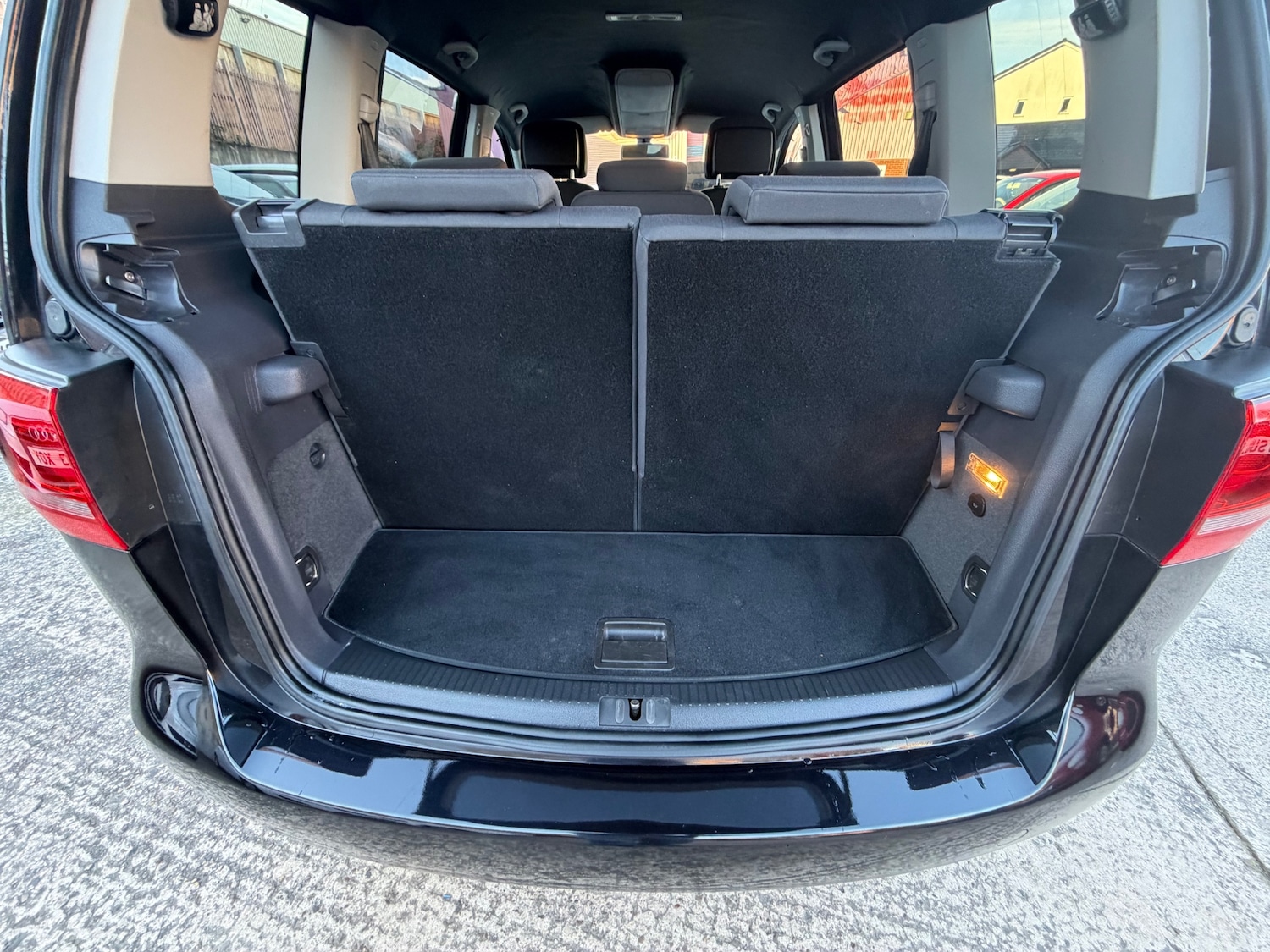 Used Volkswagen Touran 2015 for sale - 76250887: Photo 10