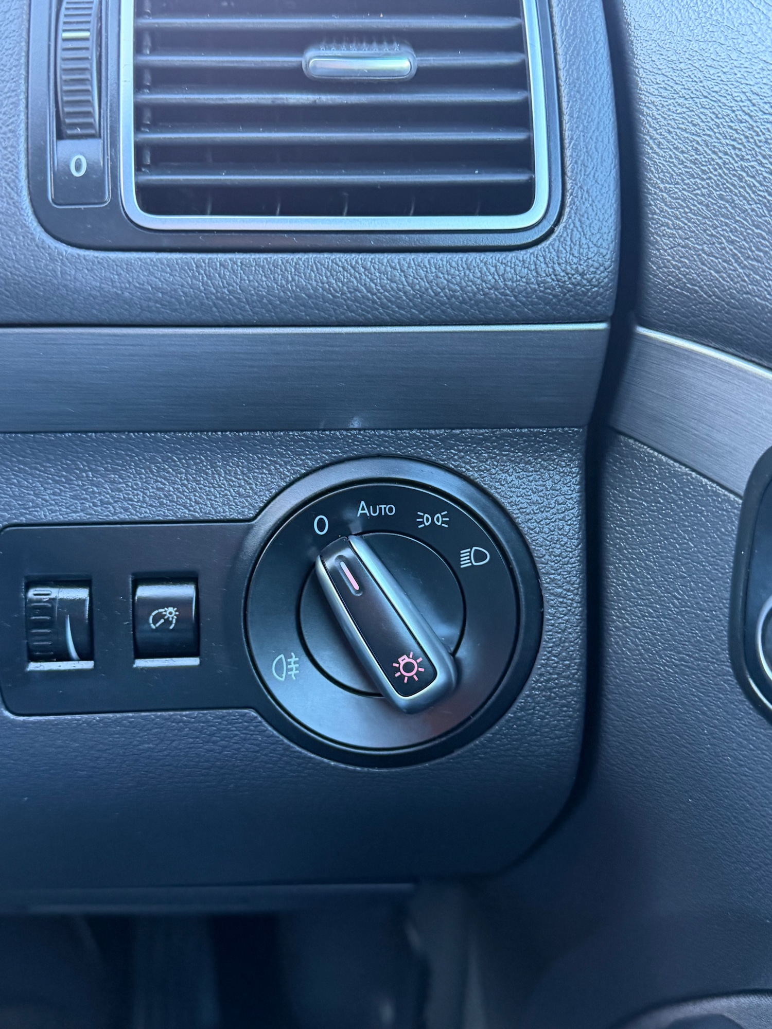 Used Volkswagen Touran 2015 for sale - 76250887: Photo 12