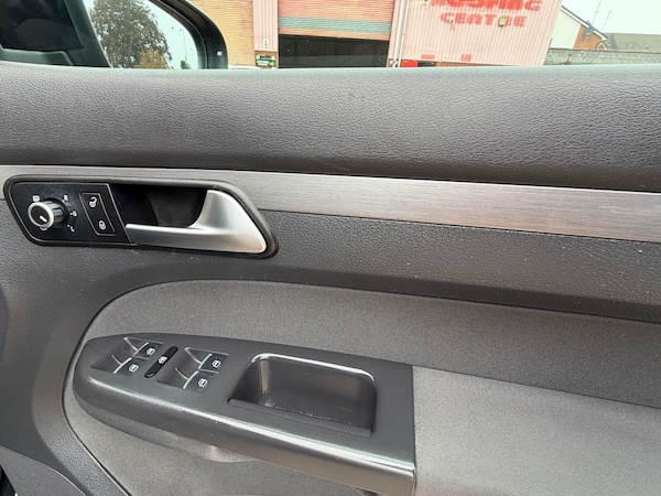 Used Volkswagen Touran 2015 for sale - 76250887: Photo 12