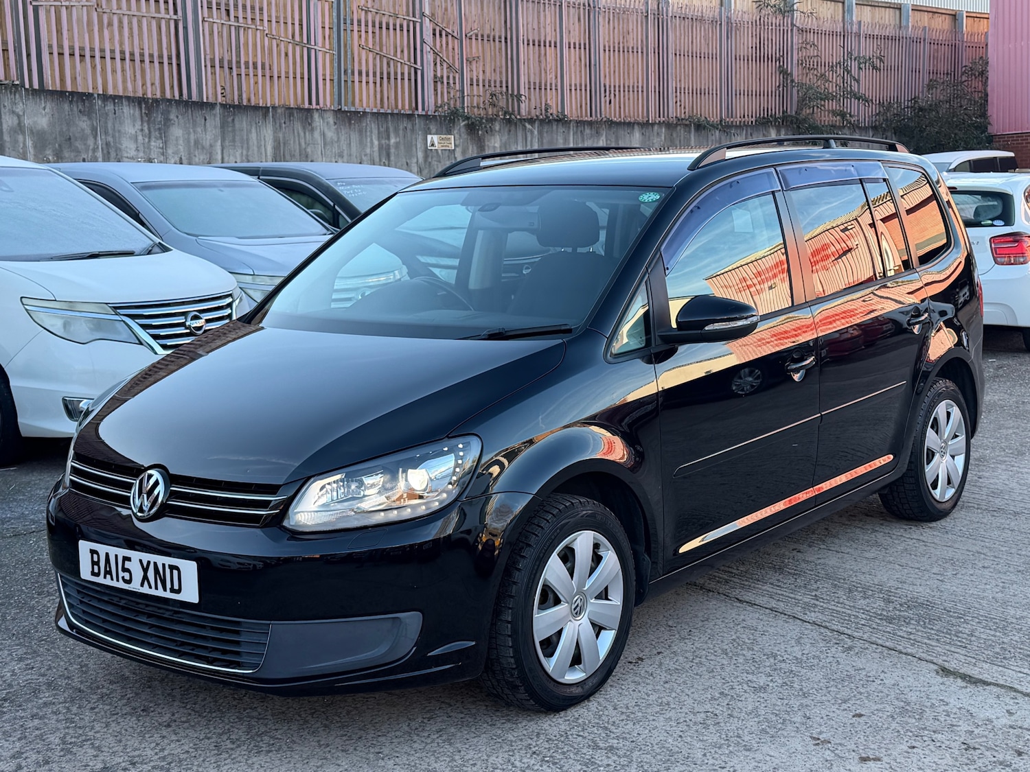 Used Volkswagen Touran 2015 for sale - 76250887: Photo 2