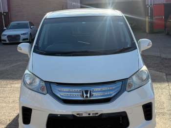 2012 - 1.5 hybird 6 seater automatic
