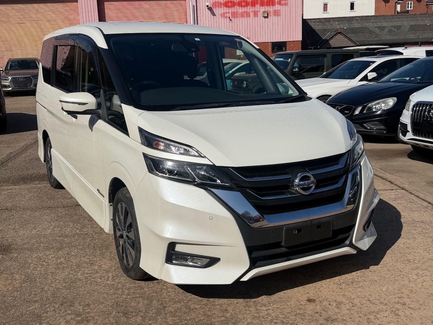 Used Nissan Serena 2017 for sale - 78094419: Photo 2