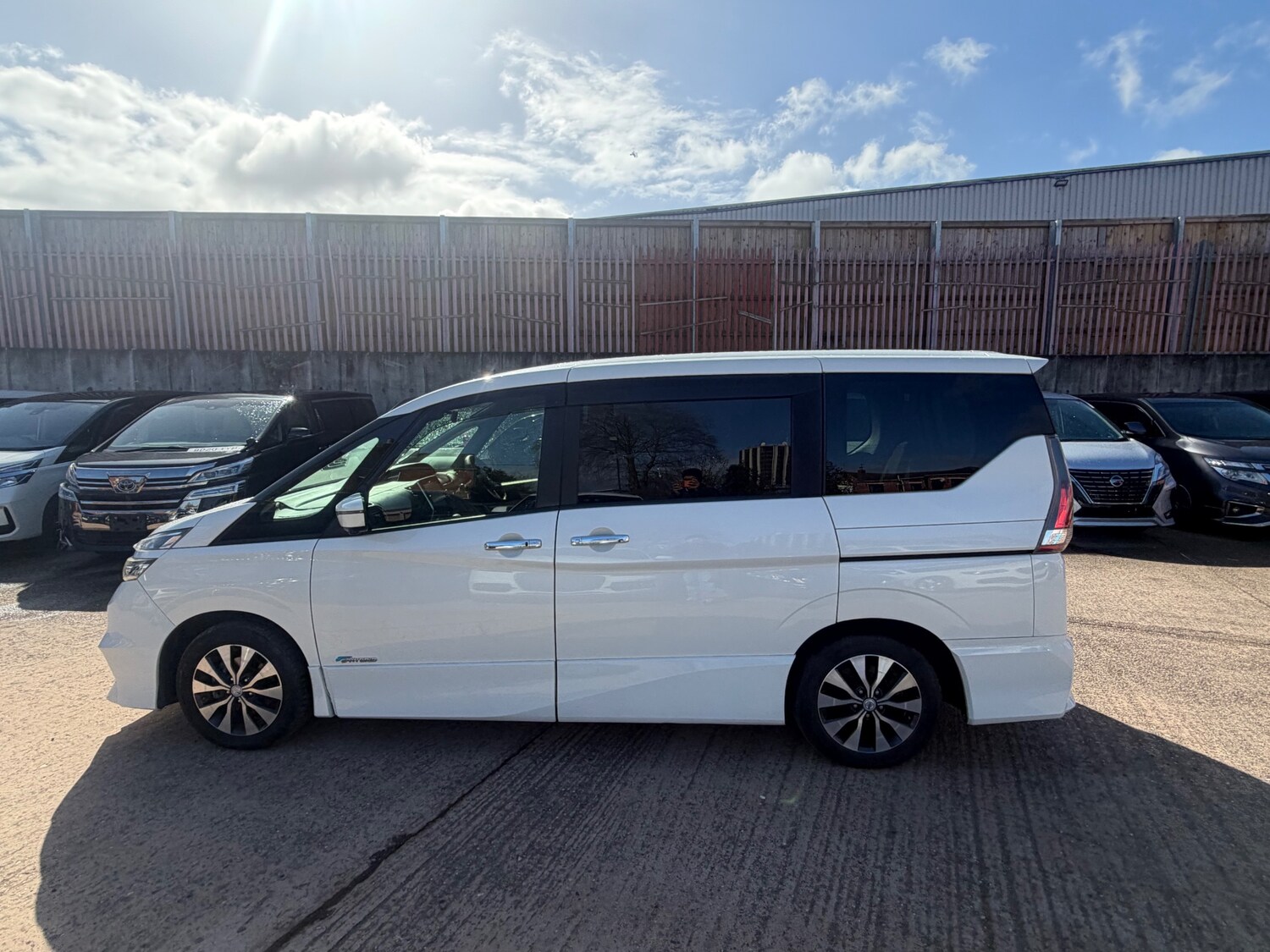 Used Nissan Serena 2017 for sale - 78094419: Photo 7
