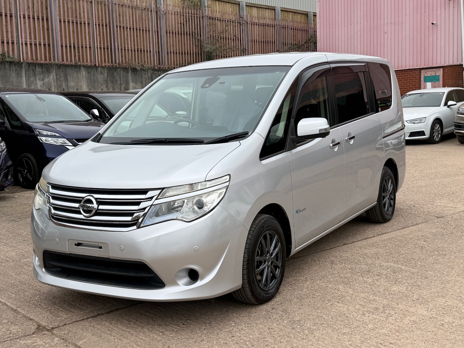 Used Nissan Serena 2016 for sale - 77782206: Photo 3