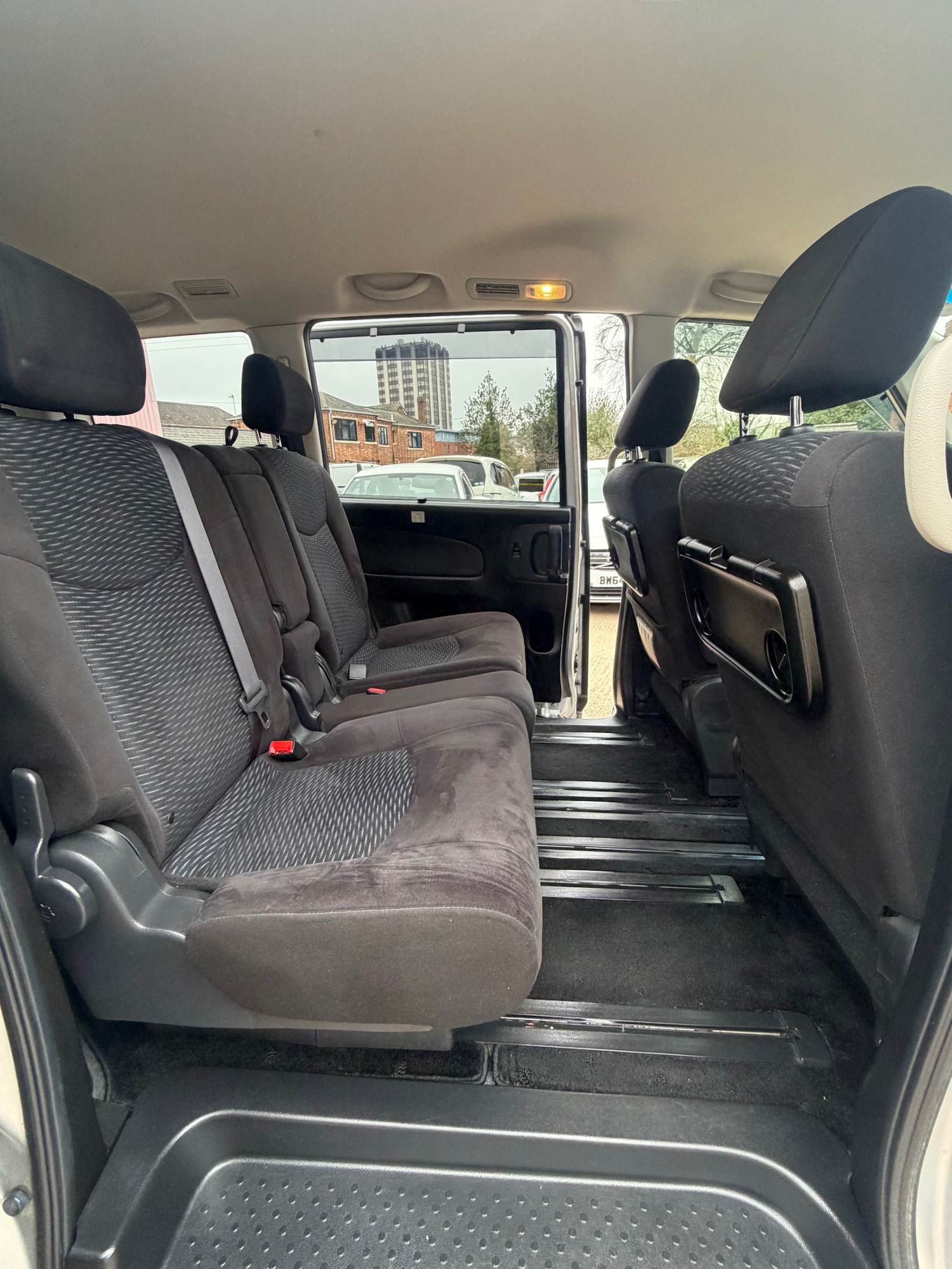 Used Nissan Serena 2016 for sale - 77782206: Photo 8