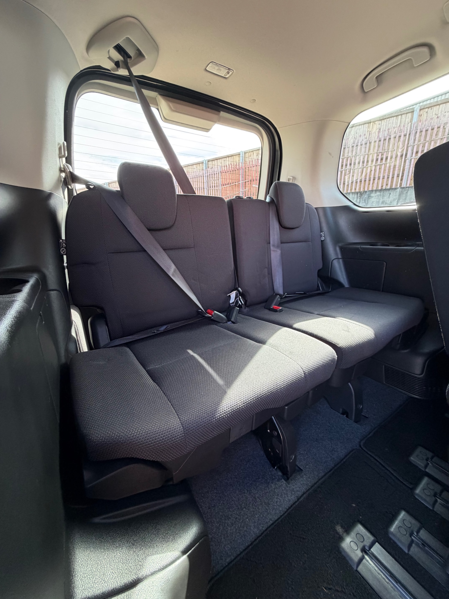 Used Nissan Serena 2018 for sale - 76130301: Photo 11