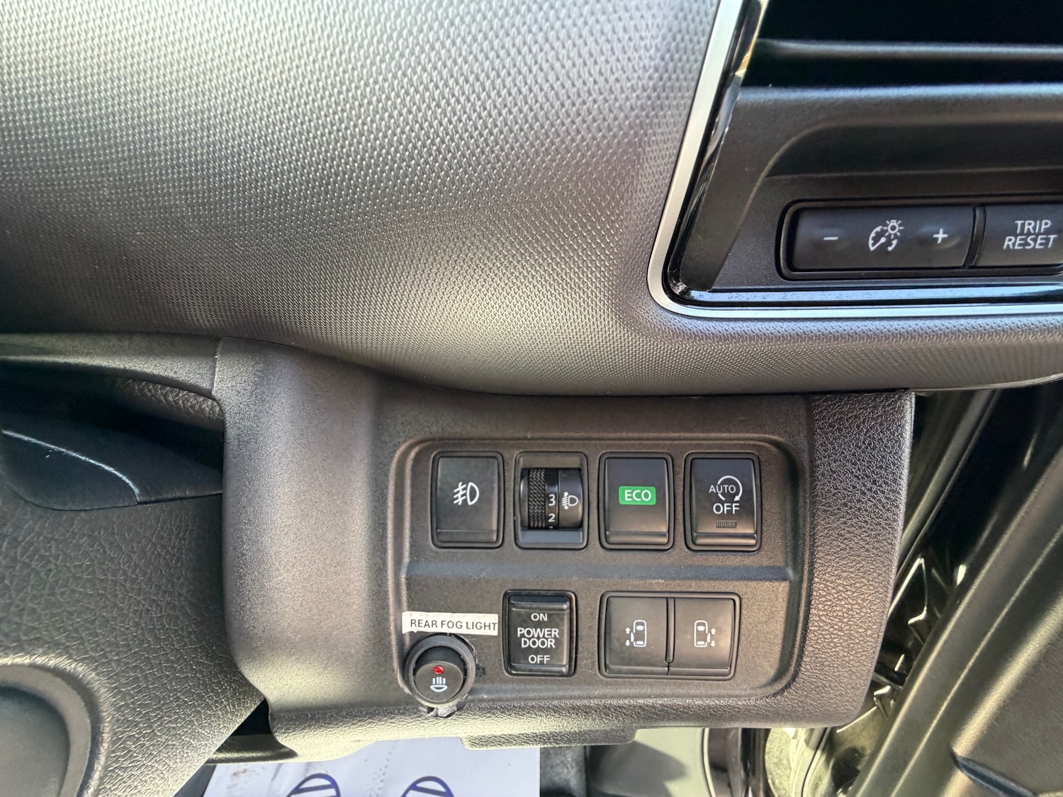 Used Nissan Serena 2018 for sale - 76130301: Photo 12