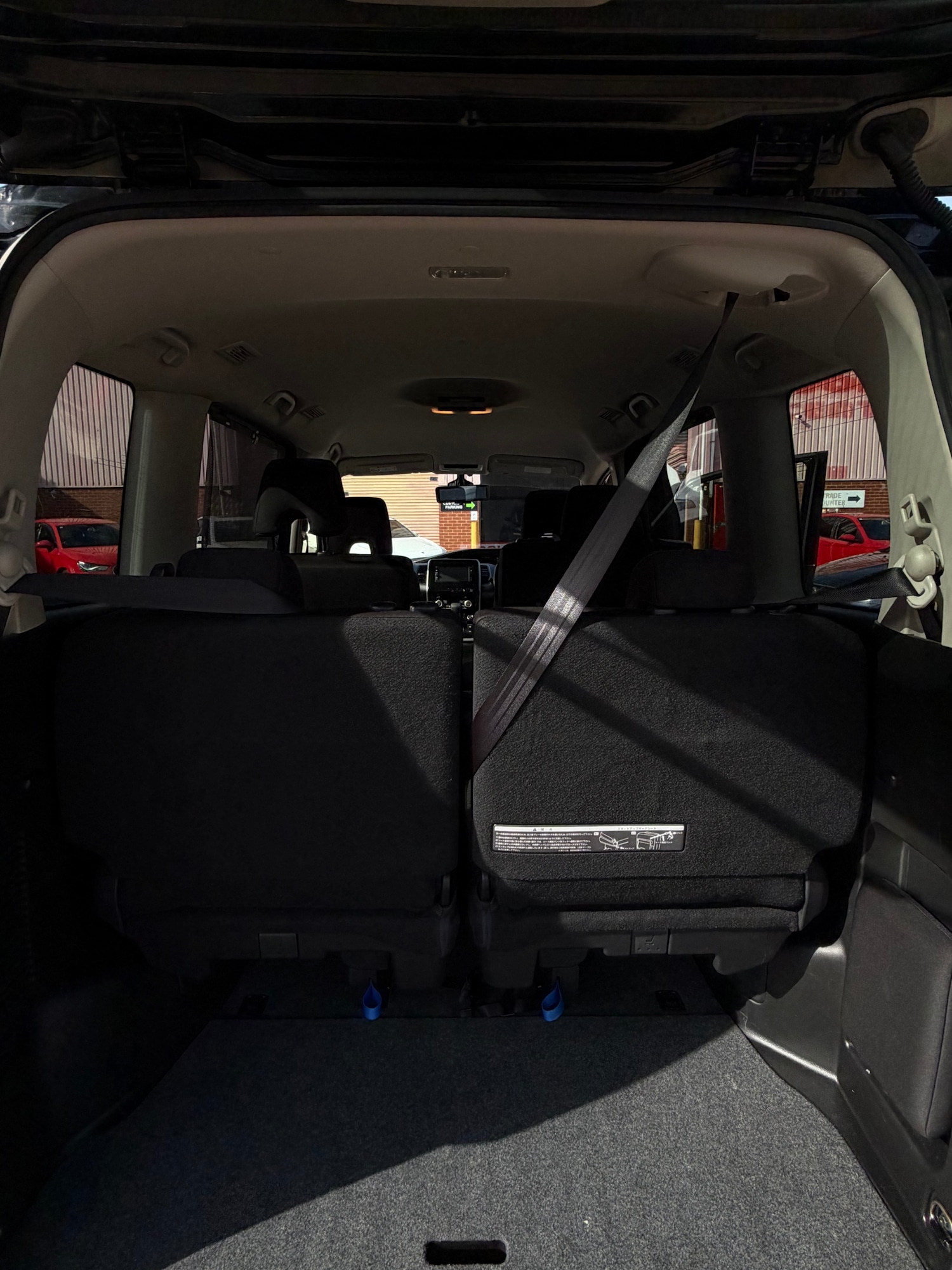 Used Nissan Serena 2018 for sale - 76130301: Photo 19