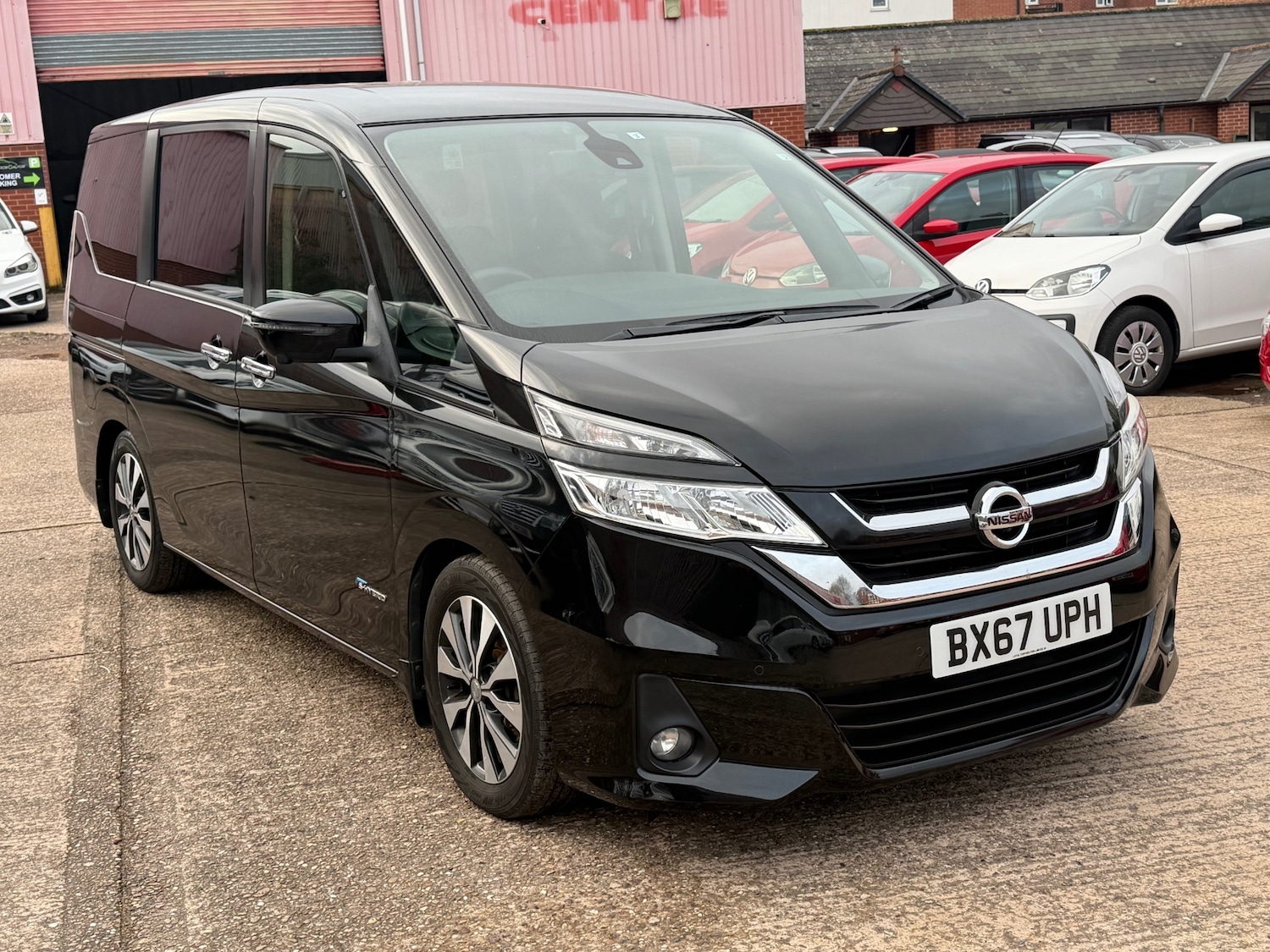 Used Nissan Serena 2018 for sale - 76130301: Photo 2
