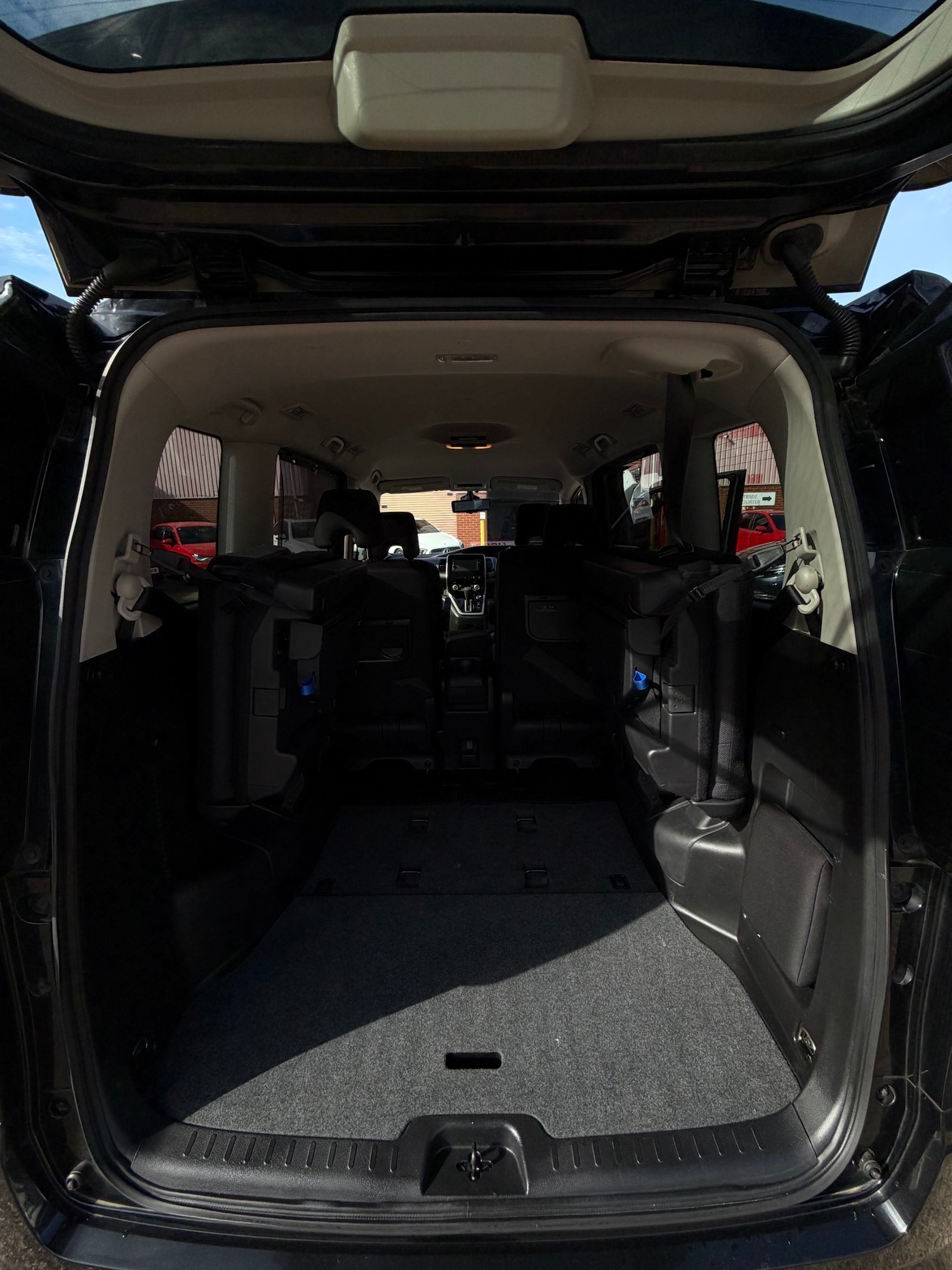 Used Nissan Serena 2018 for sale - 76130301: Photo 20