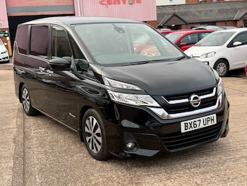 Used Nissan Serena 2018 for sale - 76130301: Photo