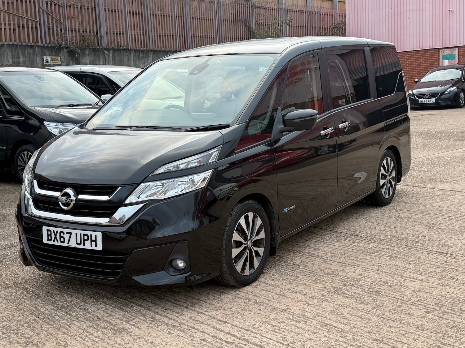 Used Nissan Serena 2018 for sale - 76130301: Photo 3