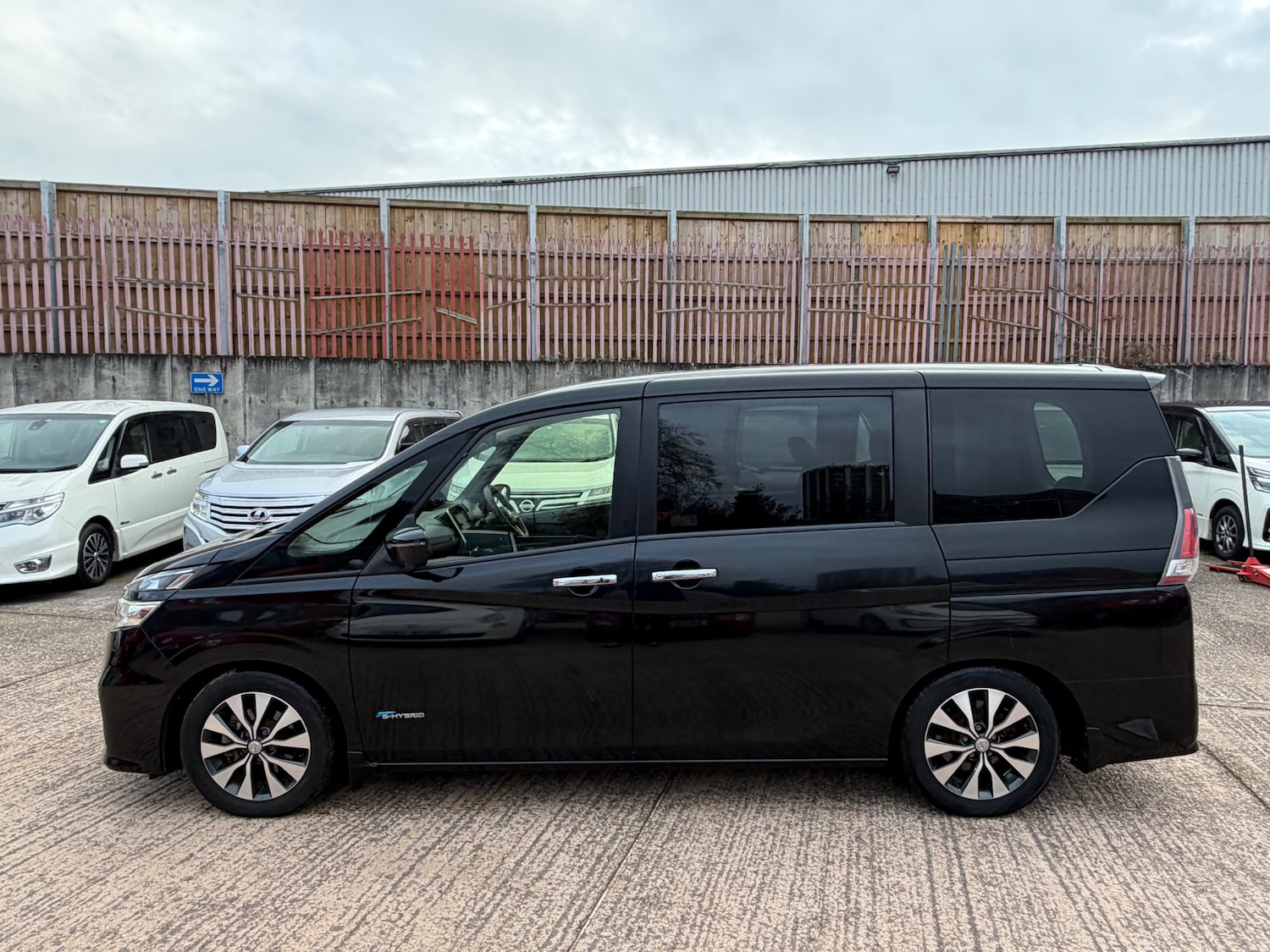 Used Nissan Serena 2018 for sale - 76130301: Photo 7