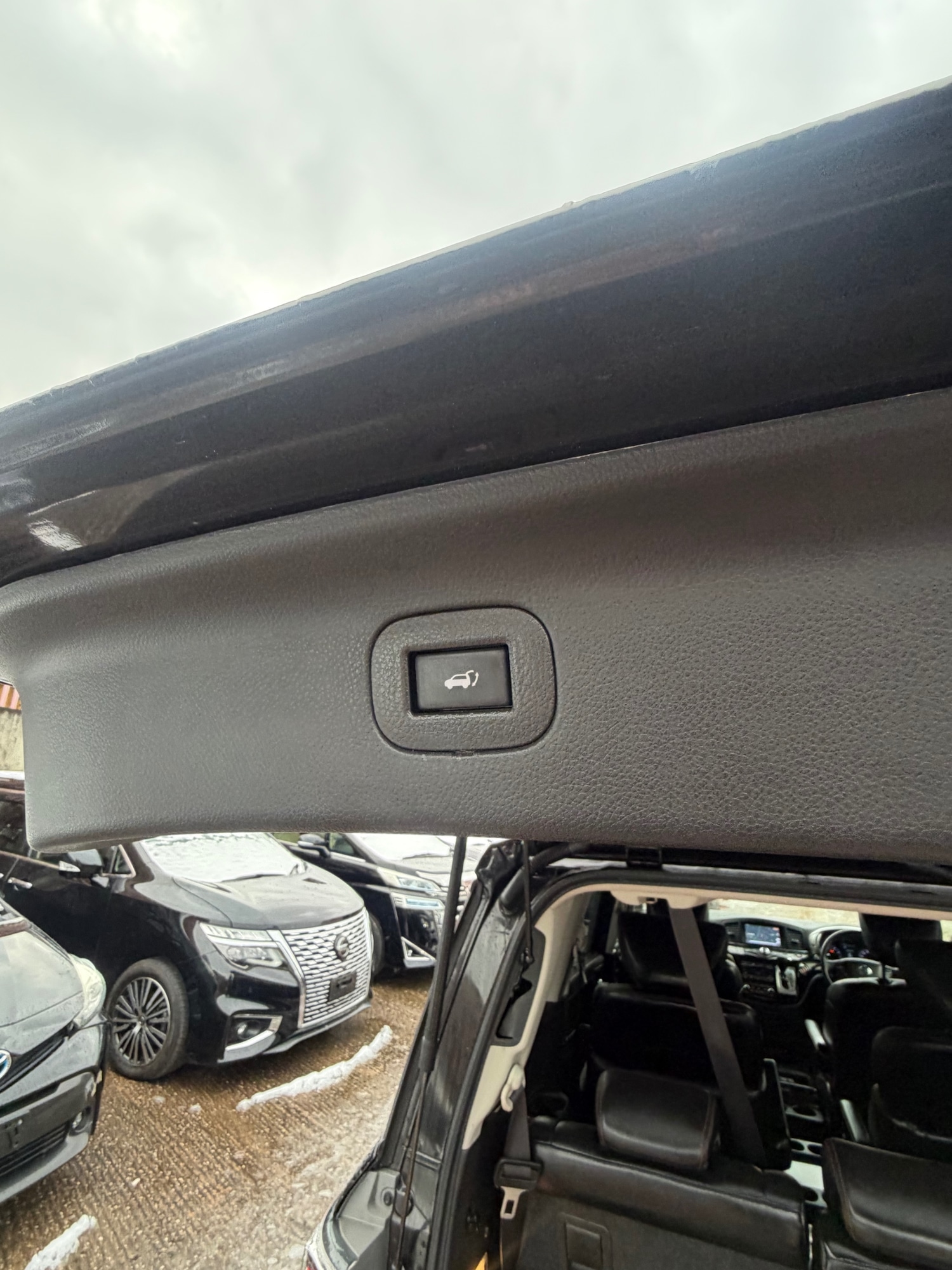 Used Nissan Elgrand 2020 for sale - 77154696: Photo 11