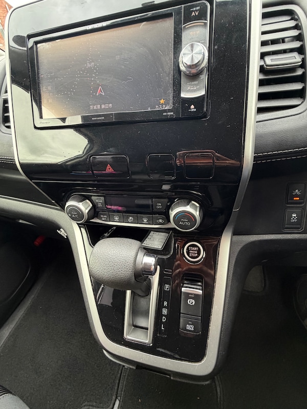Used Nissan Serena 2016 for sale - 76212208: Photo 11