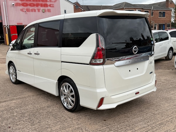 Used Nissan Serena 2016 for sale - 76212208: Photo 6