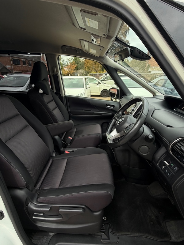Used Nissan Serena 2016 for sale - 76212208: Photo 7
