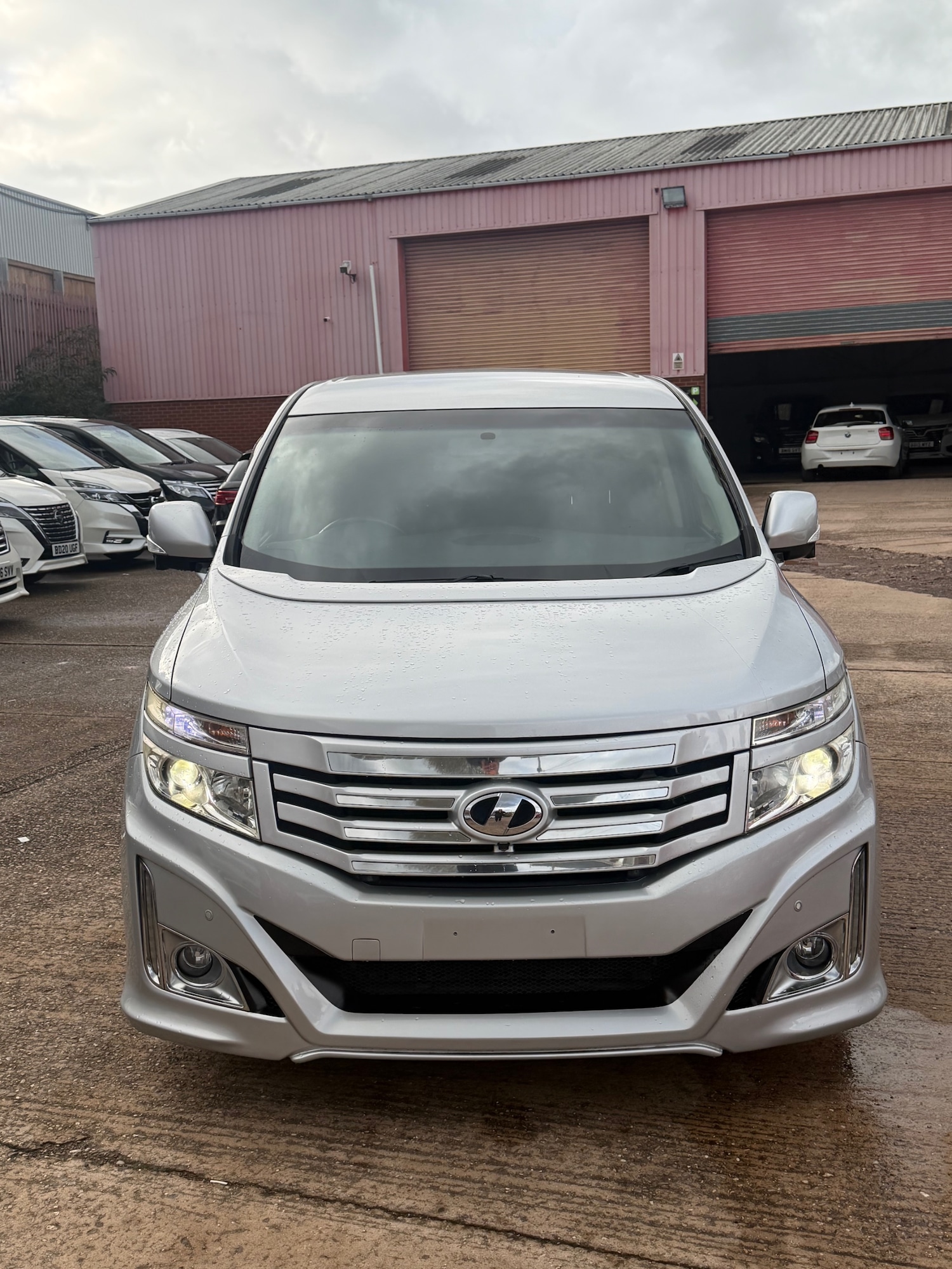 Used Nissan Elgrand 2012 for sale - 76445317: Photo 1