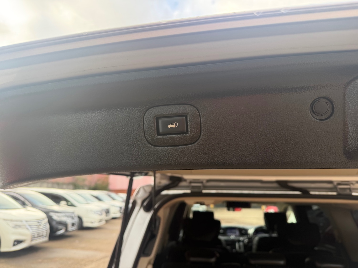 Used Nissan Elgrand 2012 for sale - 76445317: Photo 15