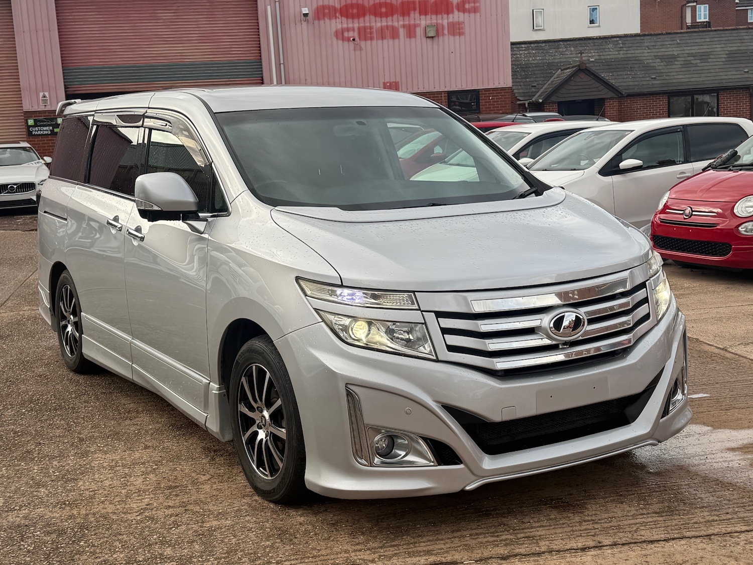 Used Nissan Elgrand 2012 for sale - 76445317: Photo 2