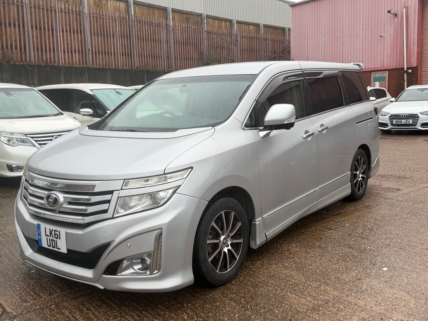 Used Nissan Elgrand 2012 for sale - 76445317: Photo 21