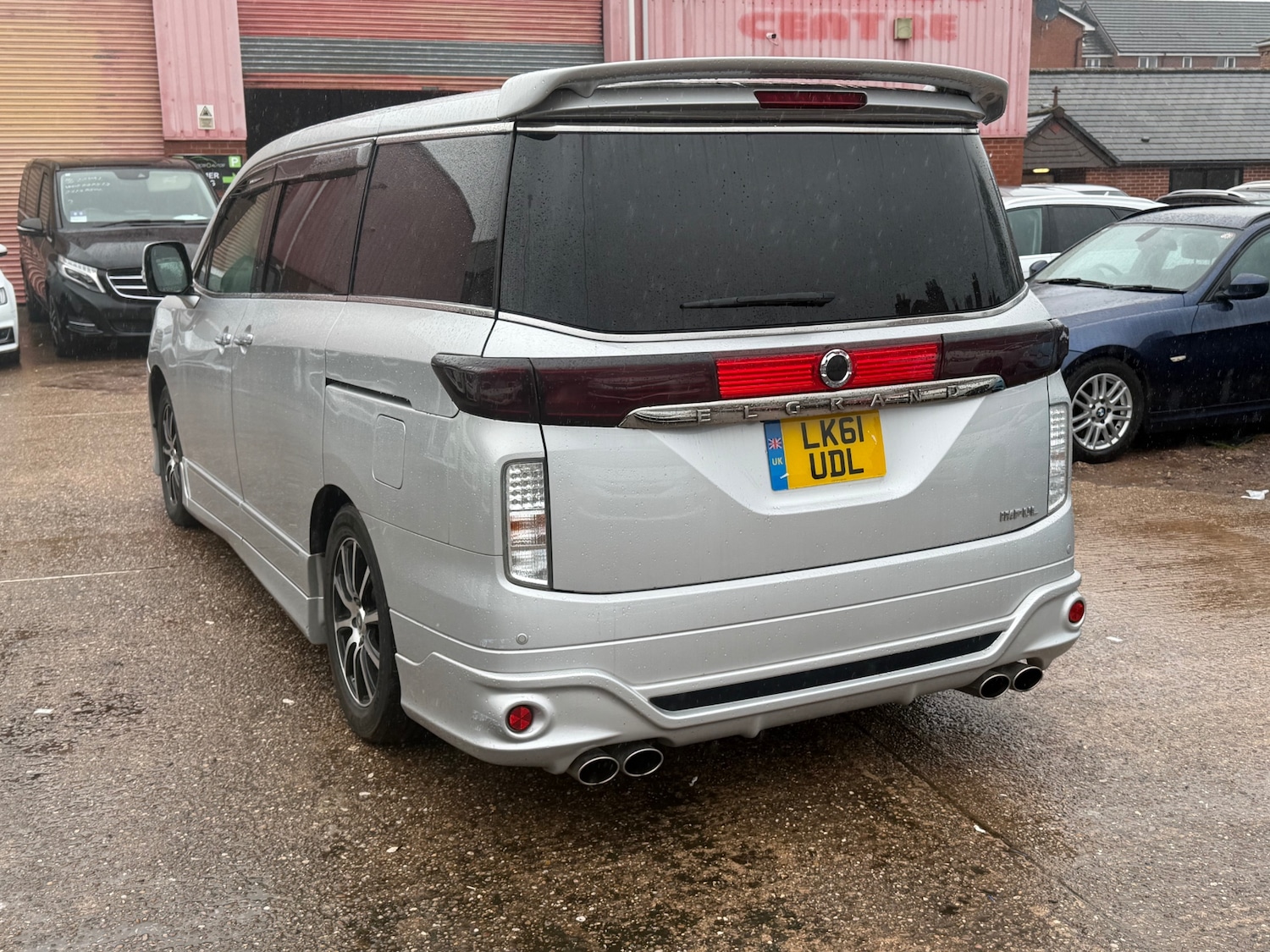 Used Nissan Elgrand 2012 for sale - 76445317: Photo 23