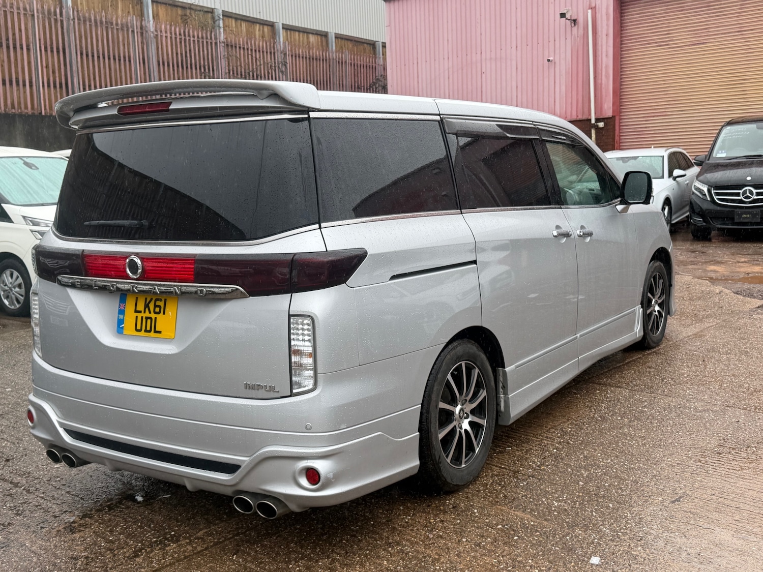 Used Nissan Elgrand 2012 for sale - 76445317: Photo 24