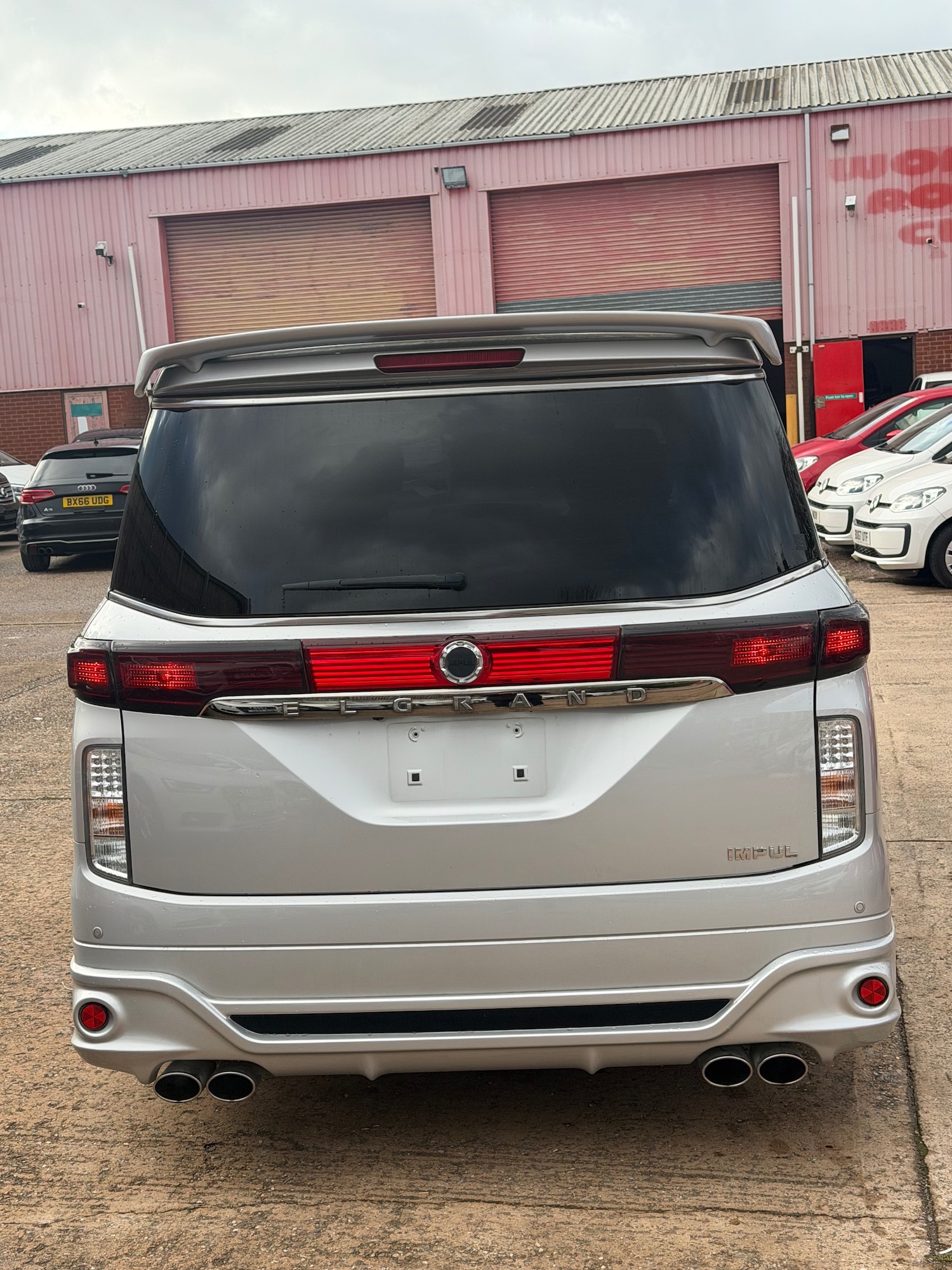 Used Nissan Elgrand 2012 for sale - 76445317: Photo 3