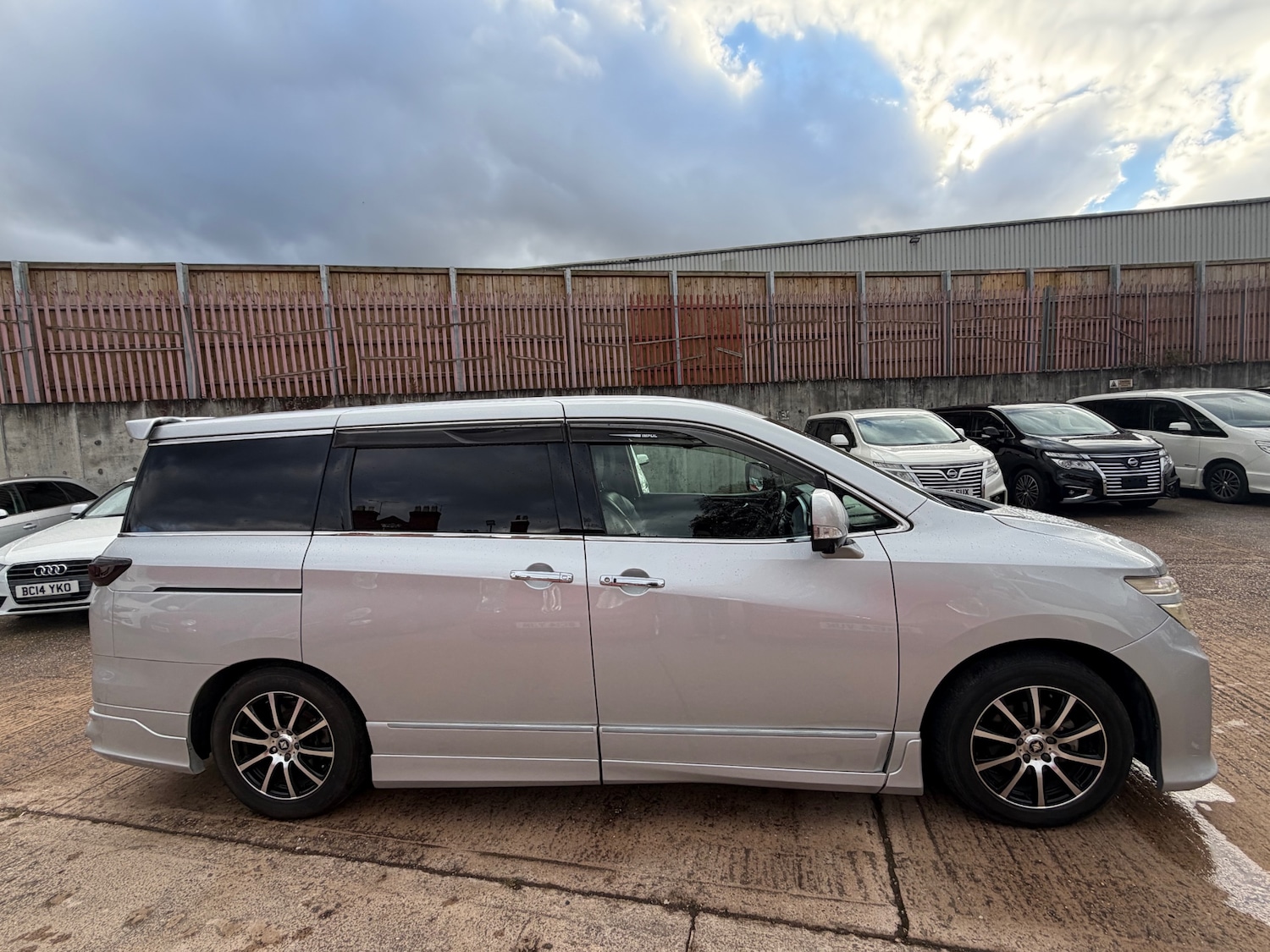 Used Nissan Elgrand 2012 for sale - 76445317: Photo 6