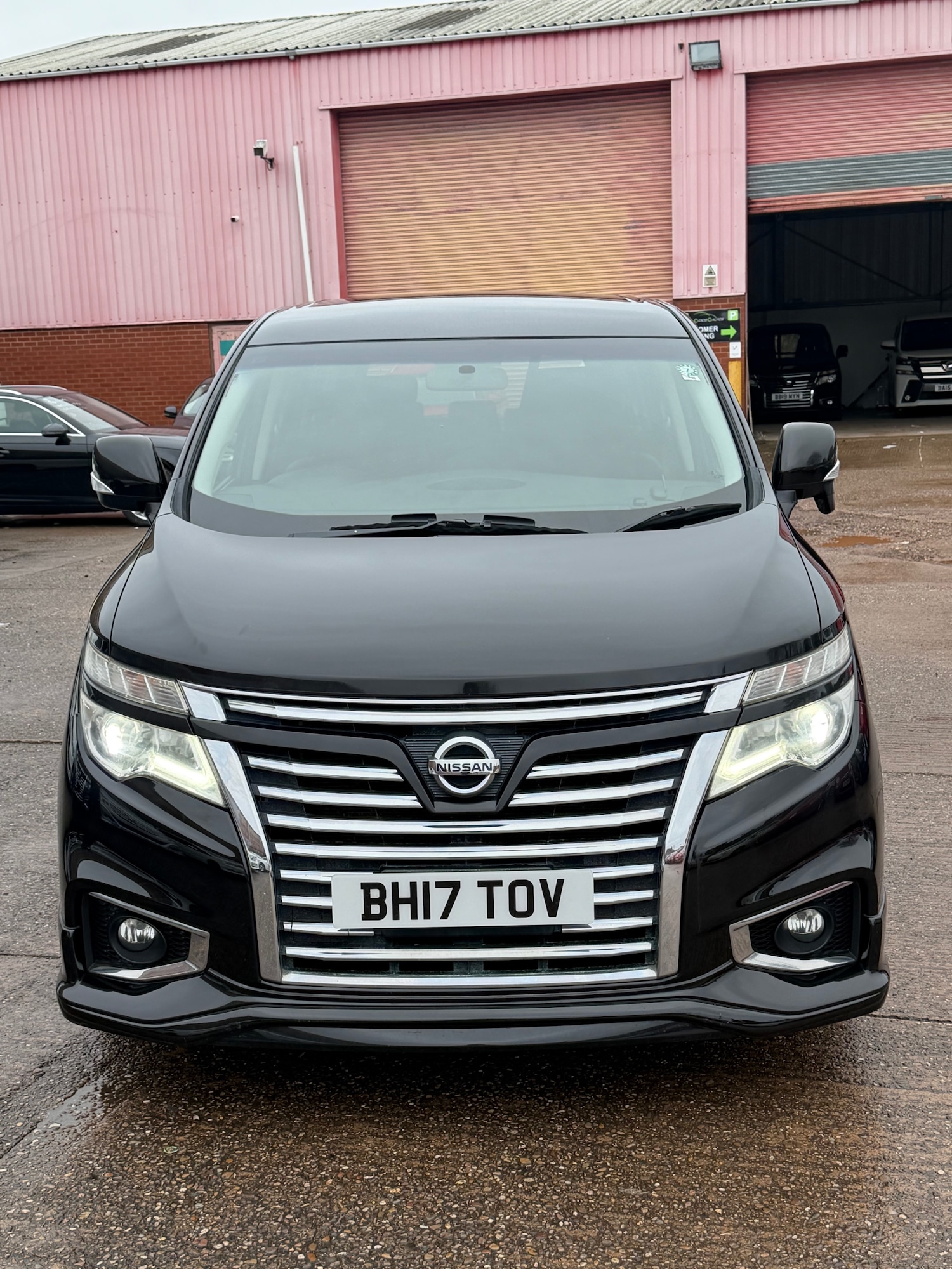 Used Nissan Elgrand 2017 for sale - 76726158: Photo 1