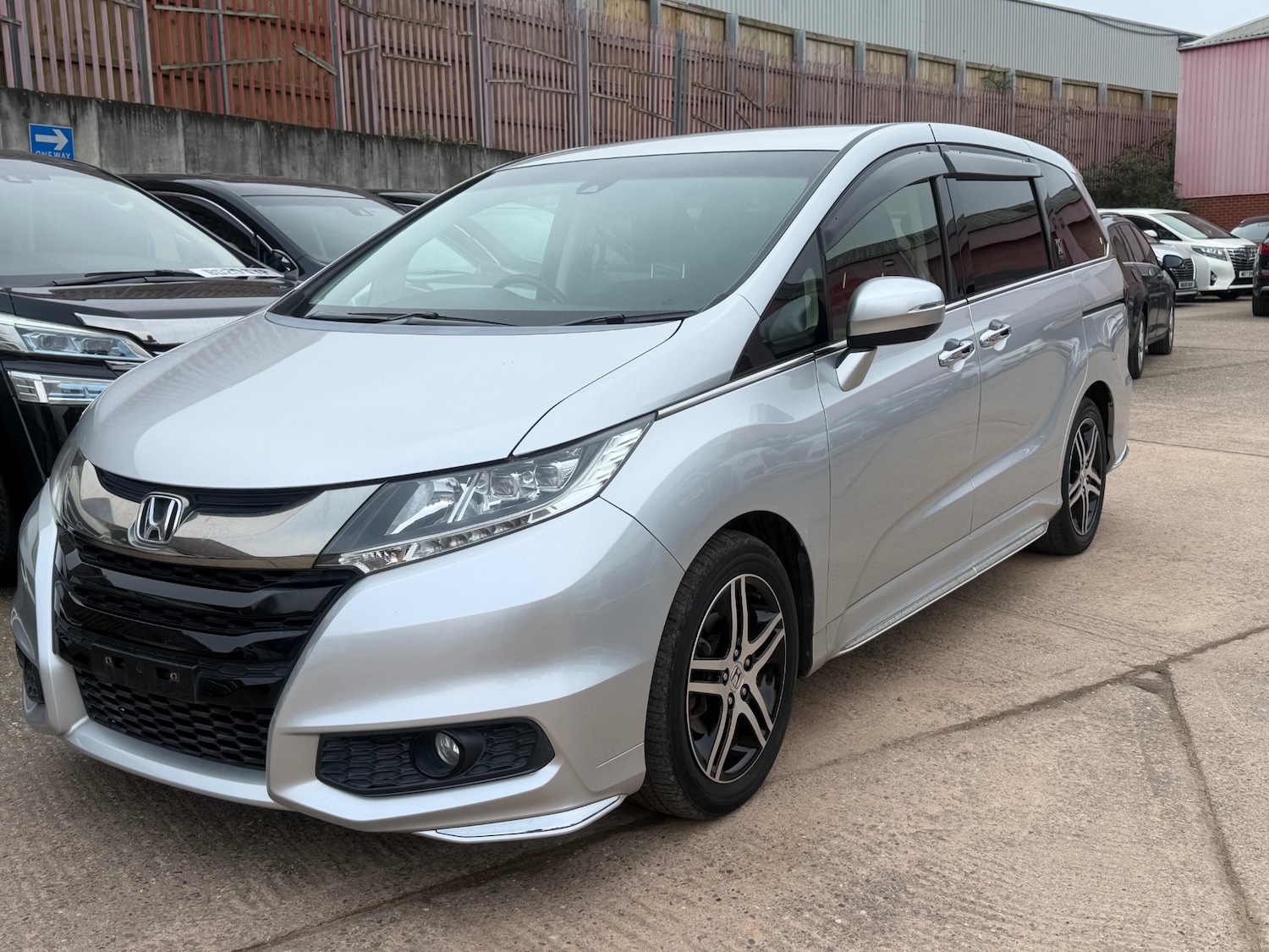 Used Honda Odyssey 2015 for sale - 77804148: Photo 3