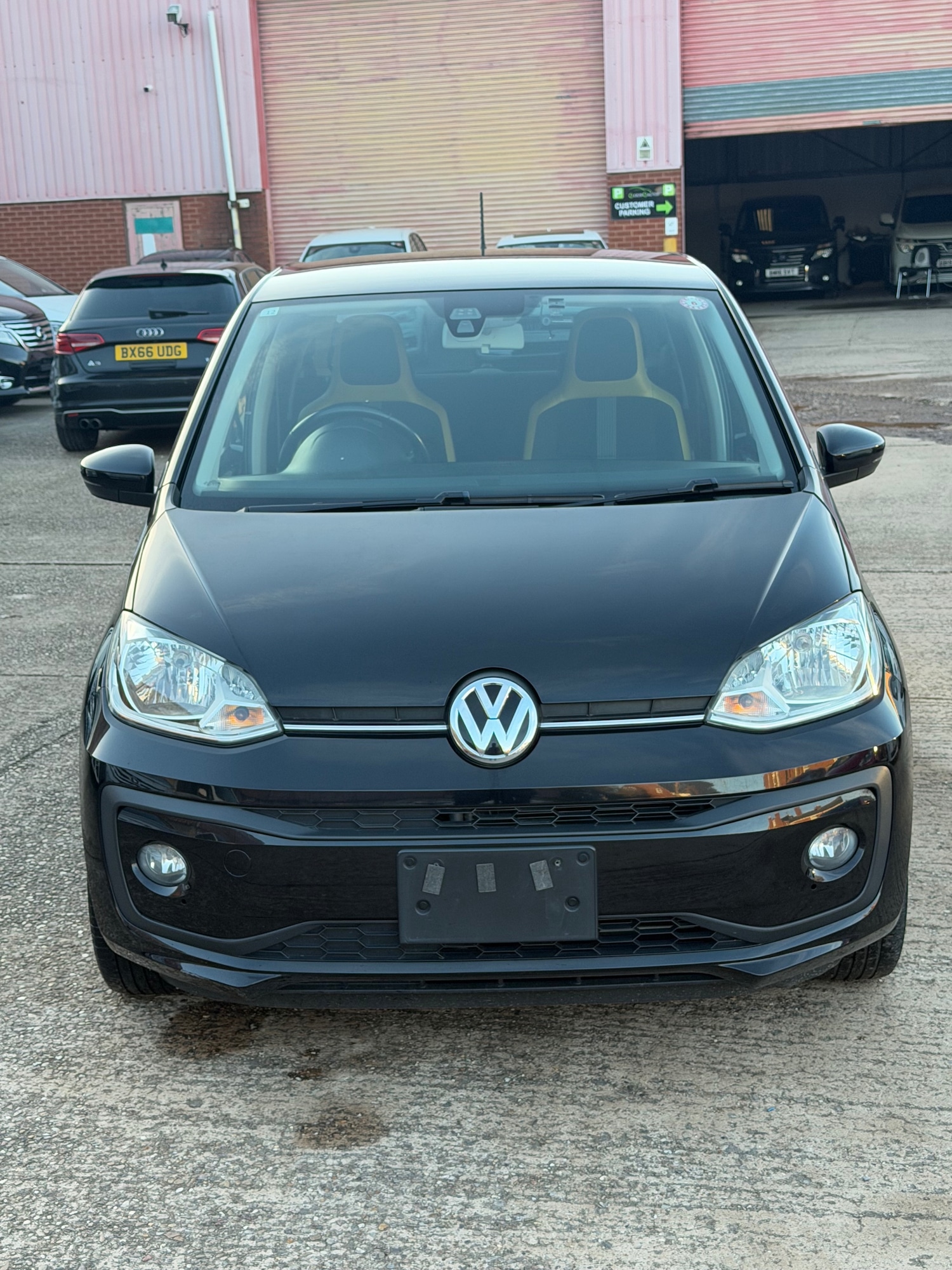 Used Volkswagen up! 2018 for sale - 76446052: Photo 1