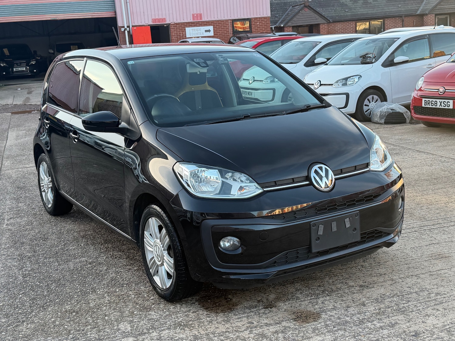 Used Volkswagen up! 2018 for sale - 76446052: Photo 2