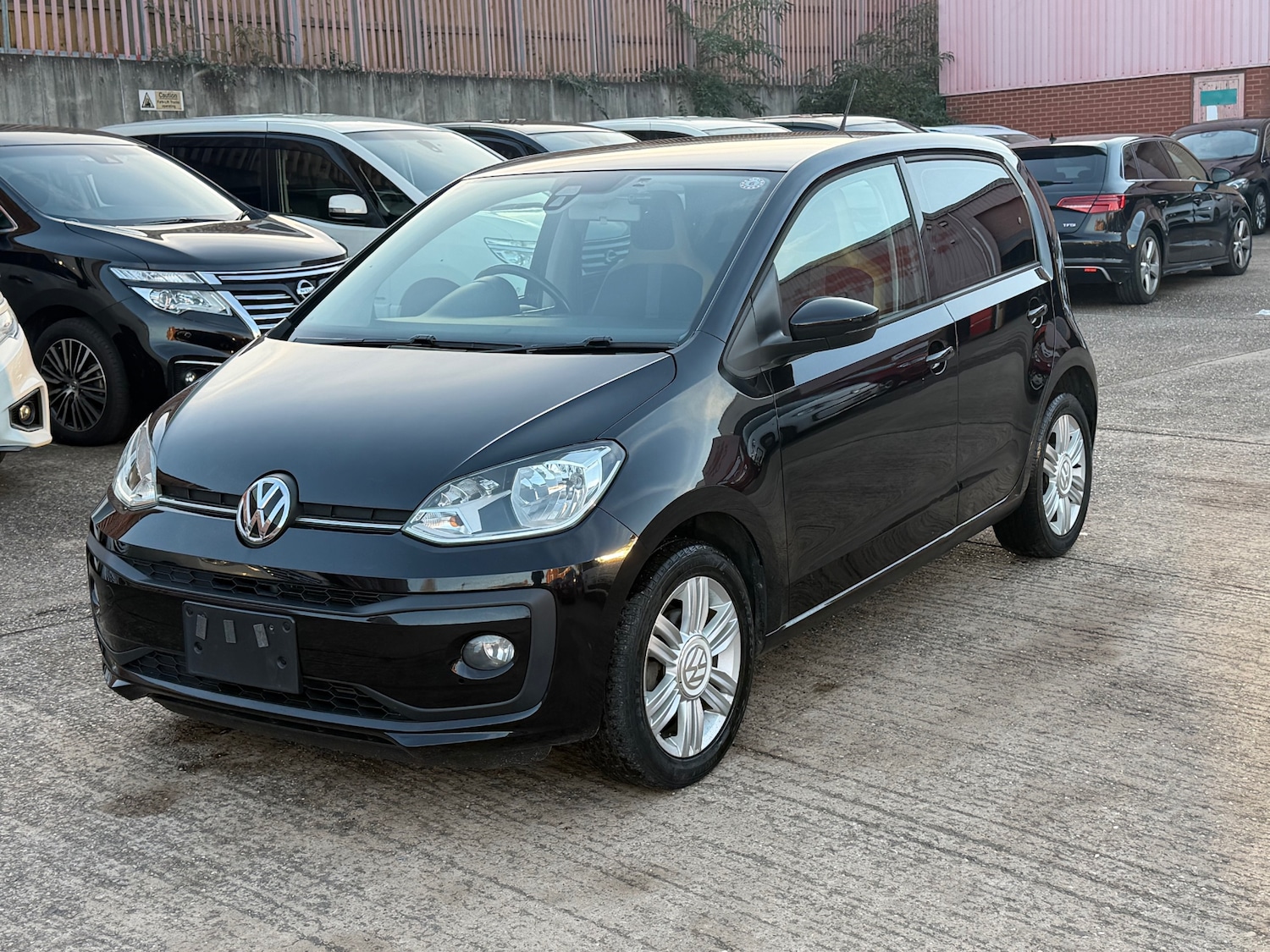 Used Volkswagen up! 2018 for sale - 76446052: Photo 3