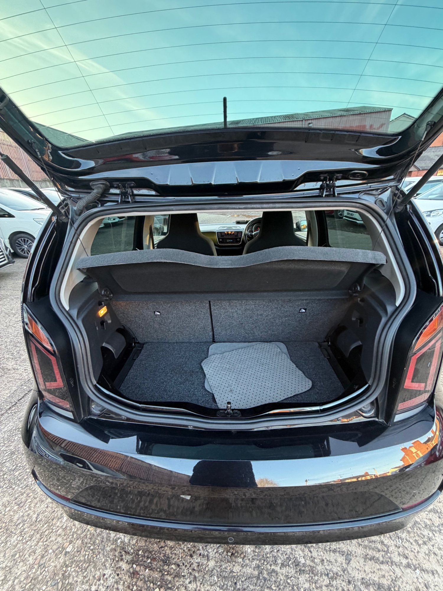 Used Volkswagen up! 2018 for sale - 76446052: Photo 8